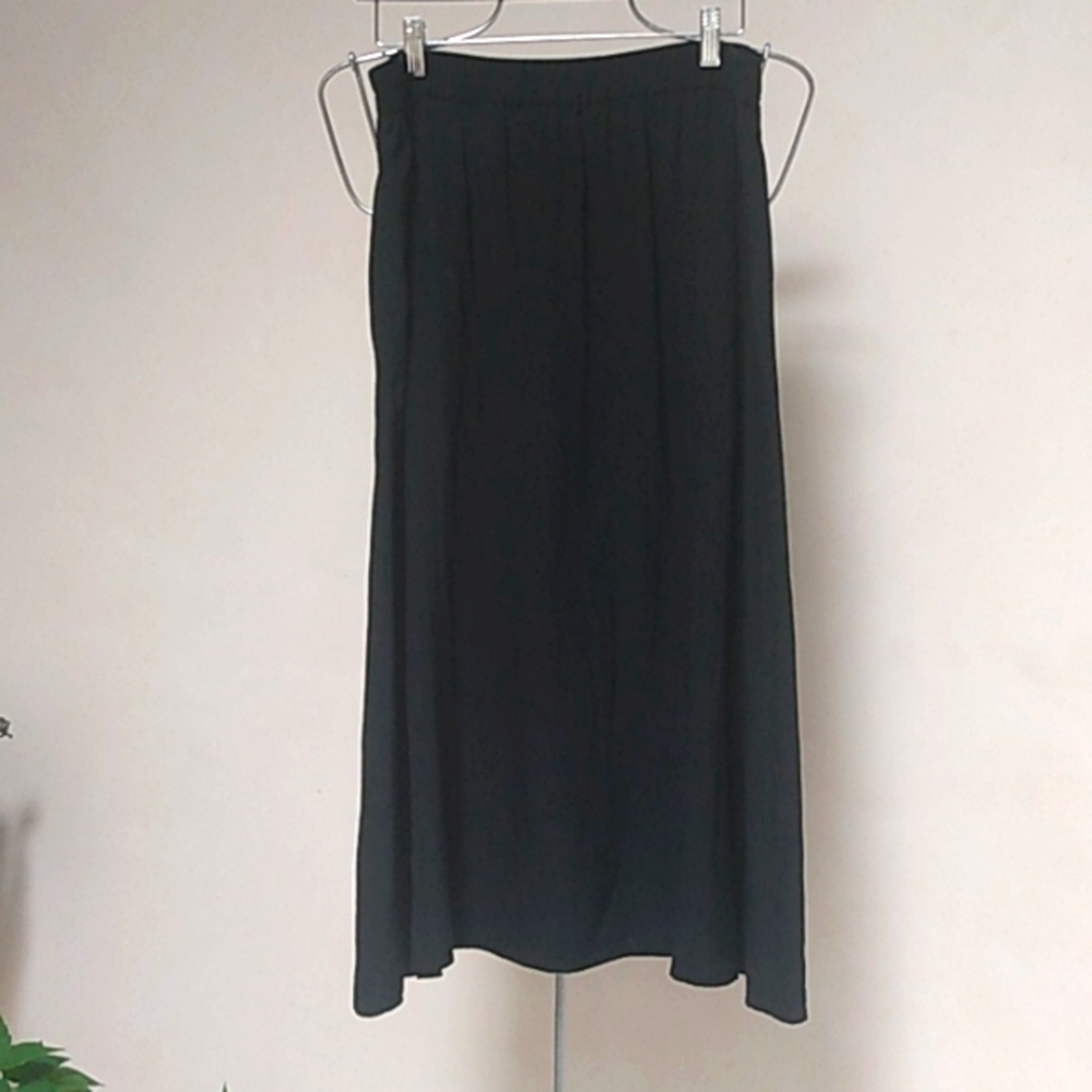 Royal Silk Size Medium  black silk skirt w/pockets